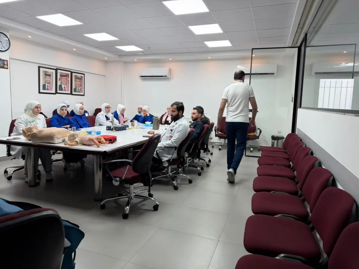 مستشفى الشميساني يعزز مهارات كوادره للتعامل مع الحالات الطارئة
