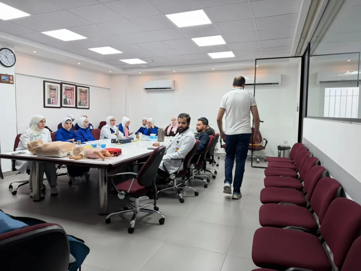 مستشفى الشميساني يعزز مهارات كوادره للتعامل مع الحالات الطارئة