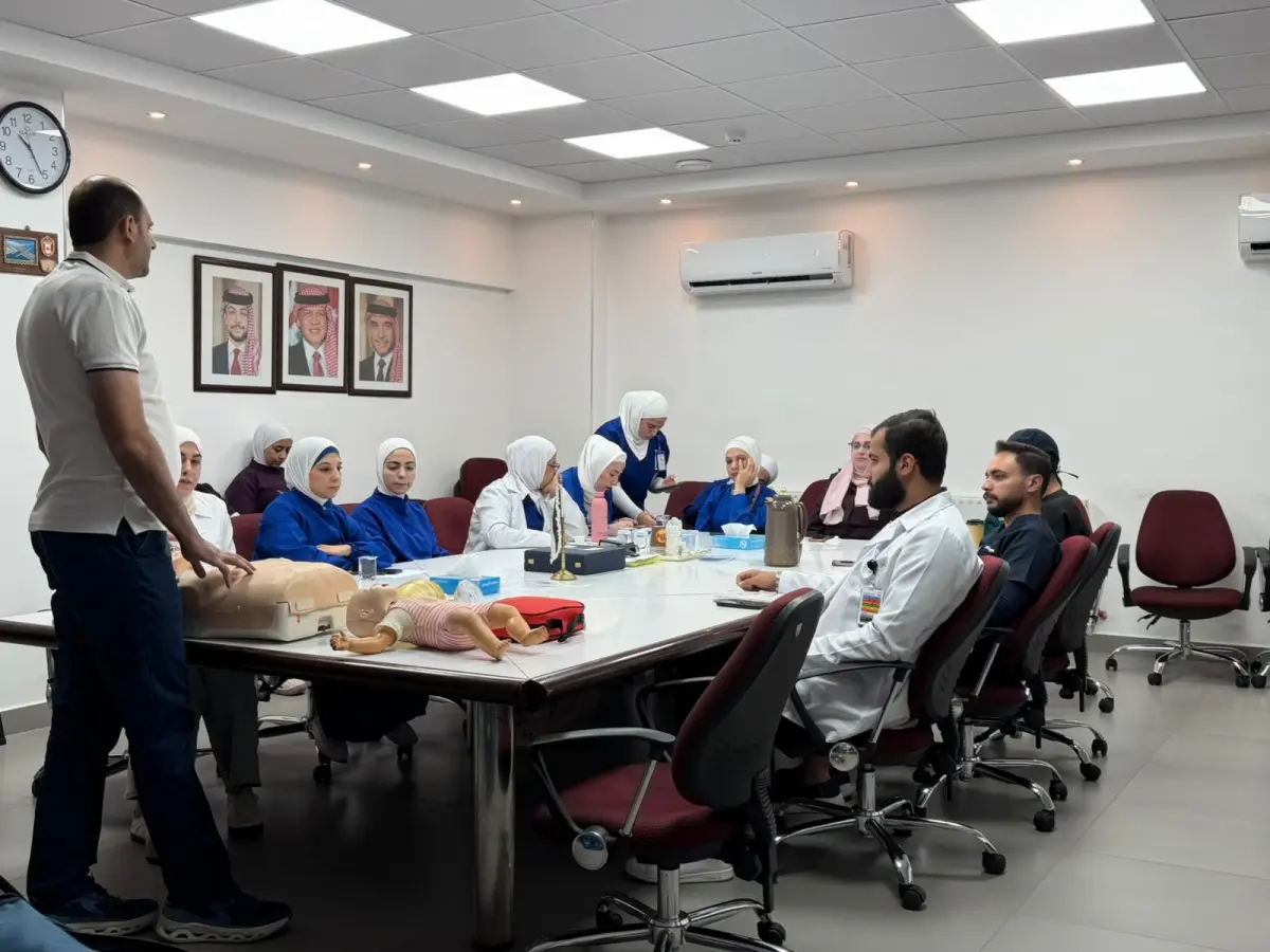 مستشفى الشميساني يعزز مهارات كوادره للتعامل مع الحالات الطارئة
