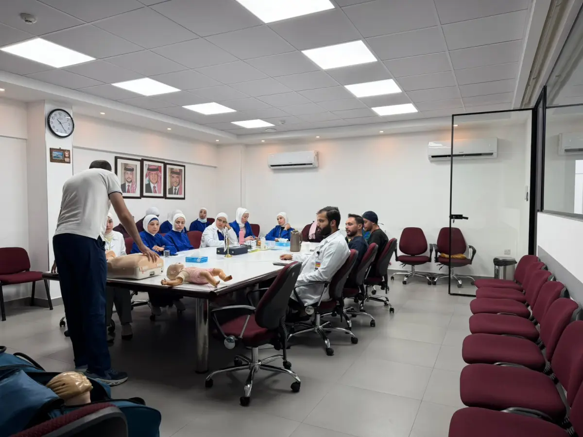 مستشفى الشميساني يعزز مهارات كوادره للتعامل مع الحالات الطارئة